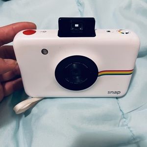 Polaroid Snap Instant Digital Camera ZINK Zero Ink Tech POLSP01 white
